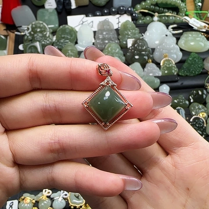 和田玉合金吊坠(赠链)