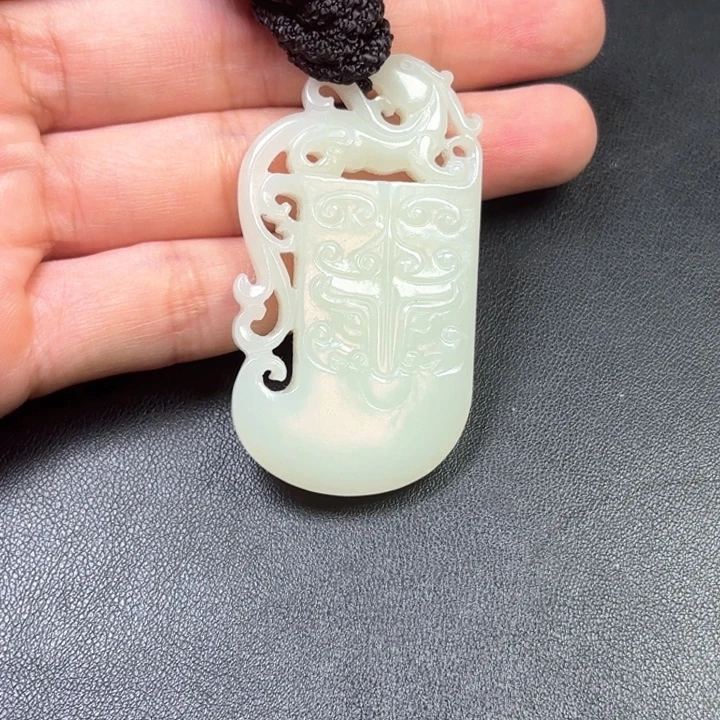 唐***街和田玉未镶嵌挂件