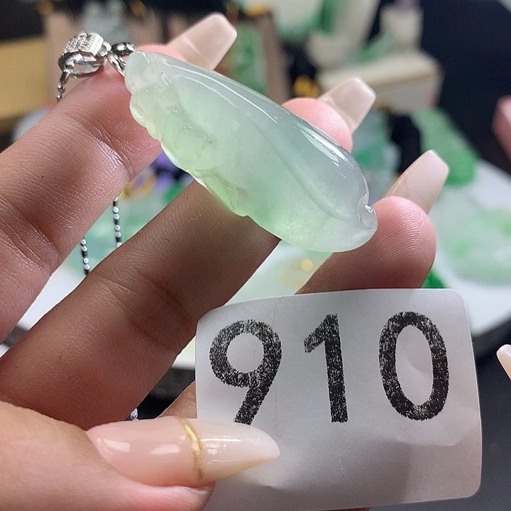 翡翠未镶嵌吊坠(赠链)翡翠