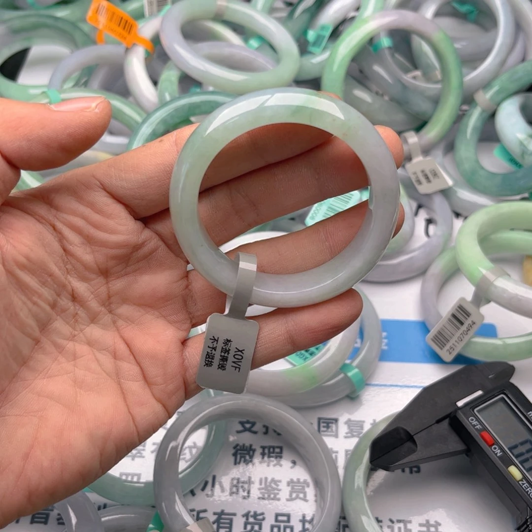 未镶嵌手镯翡翠5051。 93