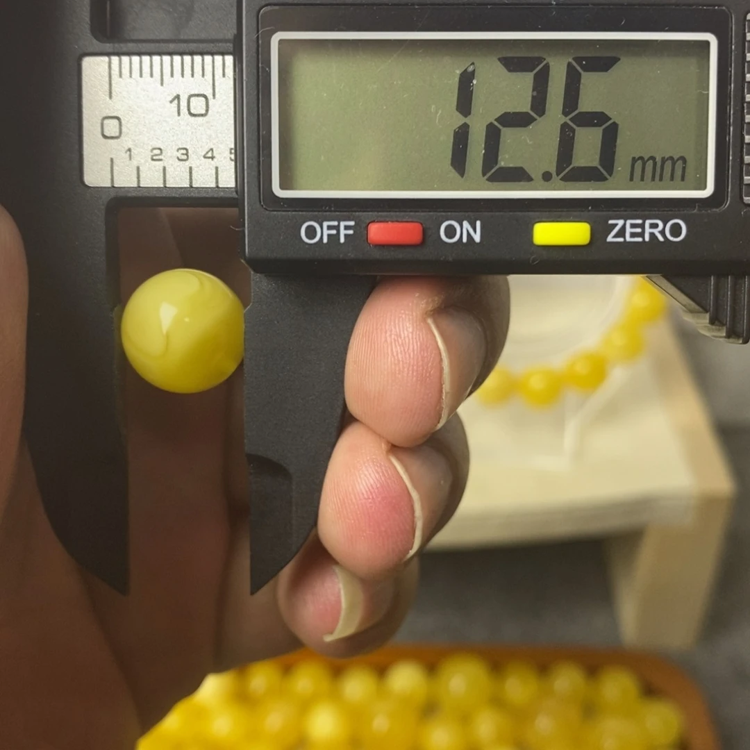 琥珀未镶嵌裸石微瑕单珠018