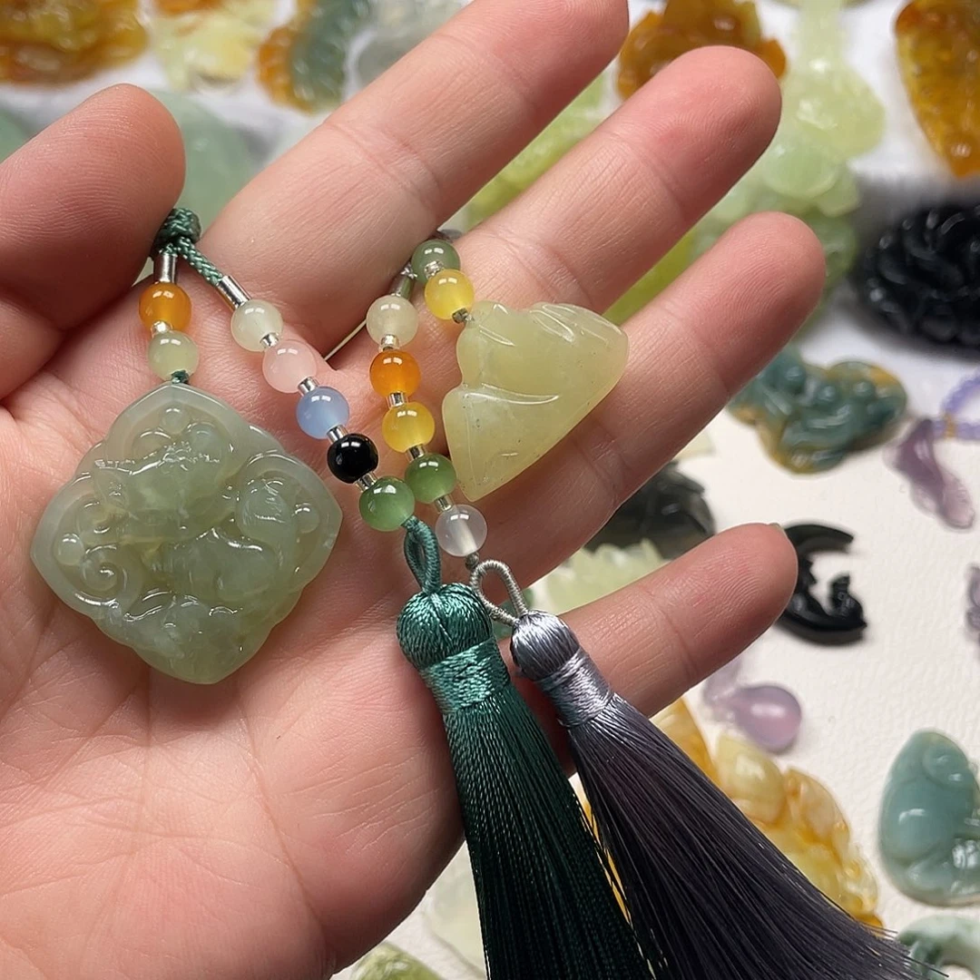 蛇纹石玉未镶嵌颈饰