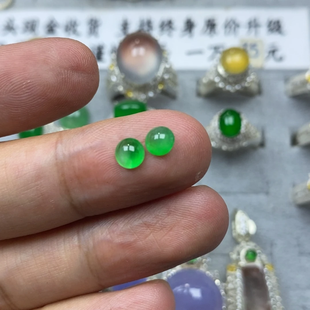 定制翡翠未镶嵌冰种木纳甜绿5.5mm