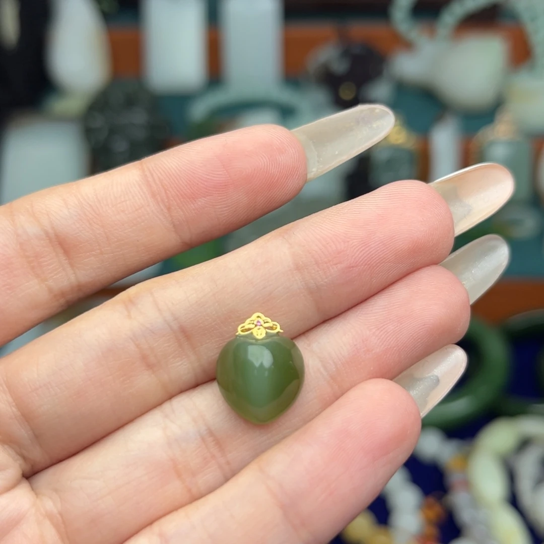 和田玉18K金镶嵌颈饰
