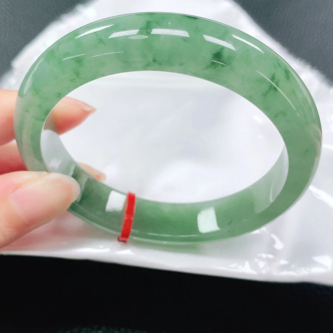 翡翠手镯未镶嵌58圈