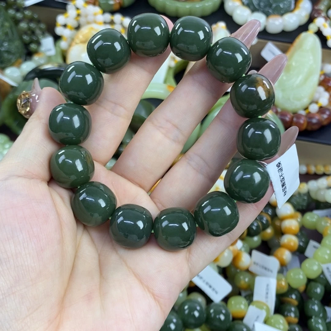 岁***月透闪石质玉未镶嵌手串