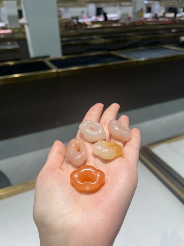 天然金丝玉祥云锁佘太翠觅缘吊坠多样性发货拍一发一配绳子