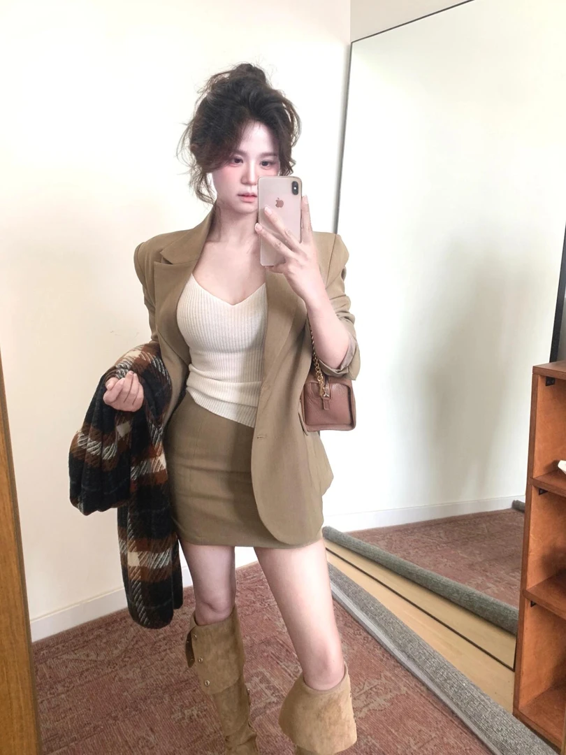 早秋搭配一整套盐系轻熟御姐气质女神范职业西装外套短裙三件套装