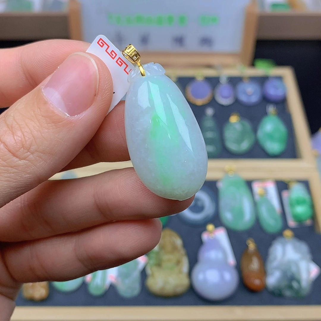 翡翠颈饰18K金镶嵌翡翠