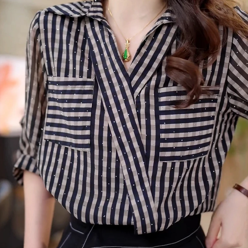 夏季新款简约优雅宽松拼口袋满亮钻条纹衬衫休闲时尚春季百搭女士