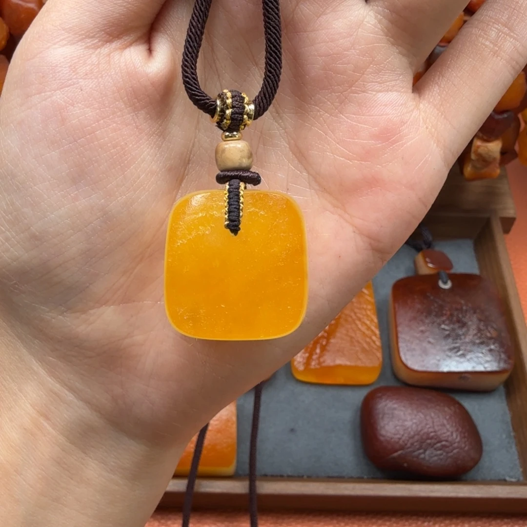 蜜蜡未镶嵌吊坠(赠链)