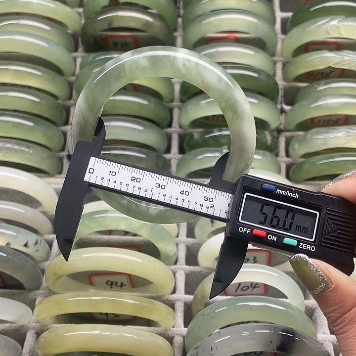 蛇纹石玉未镶嵌手镯87