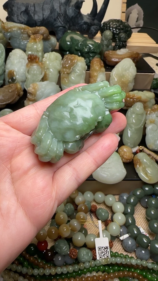 和田玉螃蟹手把件