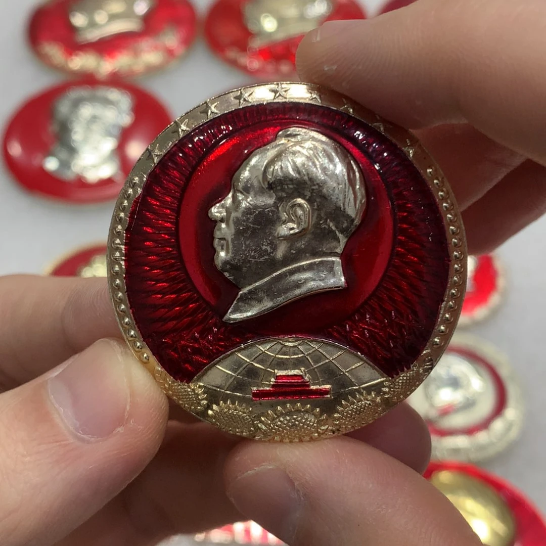 铝多**买红色纪念章 文像
