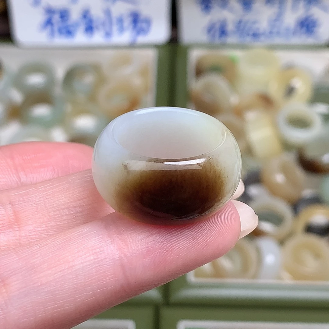 未镶嵌戒指和田玉