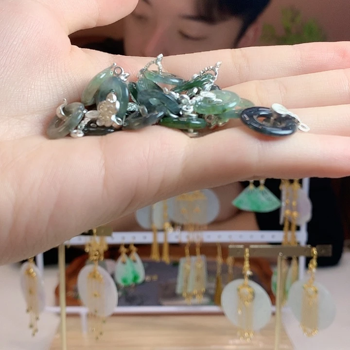 翡翠未镶嵌耳饰吊坠