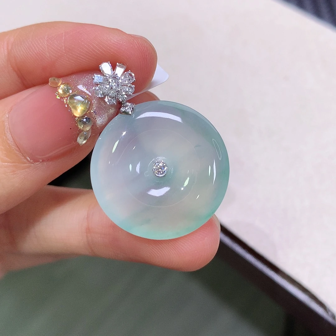 翡翠18K金镶嵌颈饰