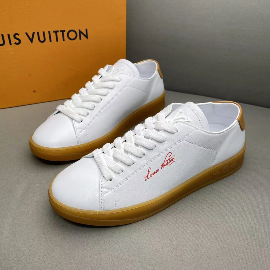 未使用 LouisVuitton/路易威登 白色皮面刺绣logo板鞋41码