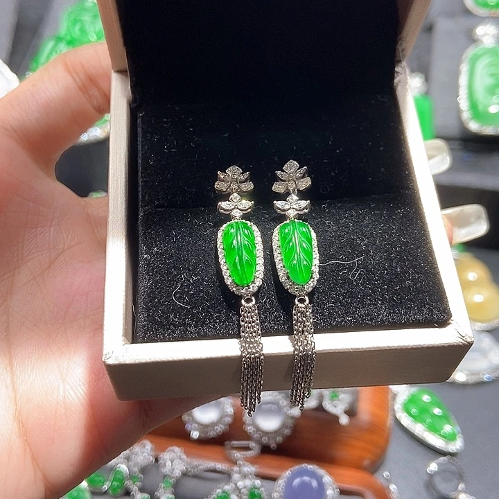 颈饰18K金镶嵌翡翠