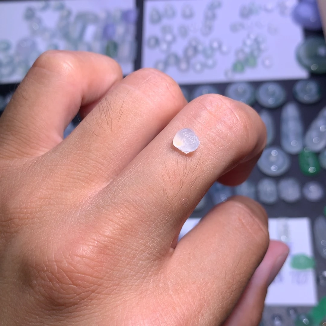 翡翠未镶嵌颈饰金蟾