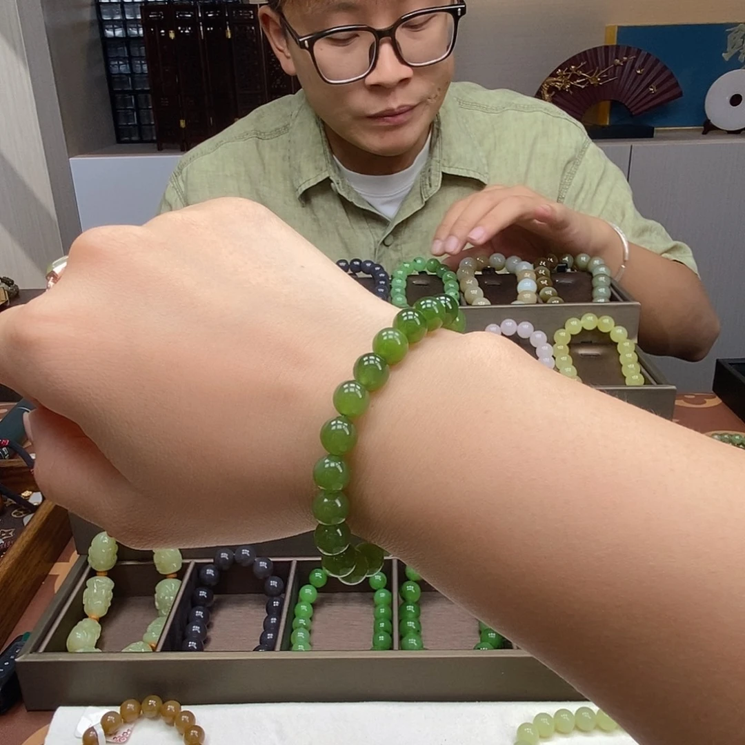 未镶嵌手串和田玉8mm辣阳绿
