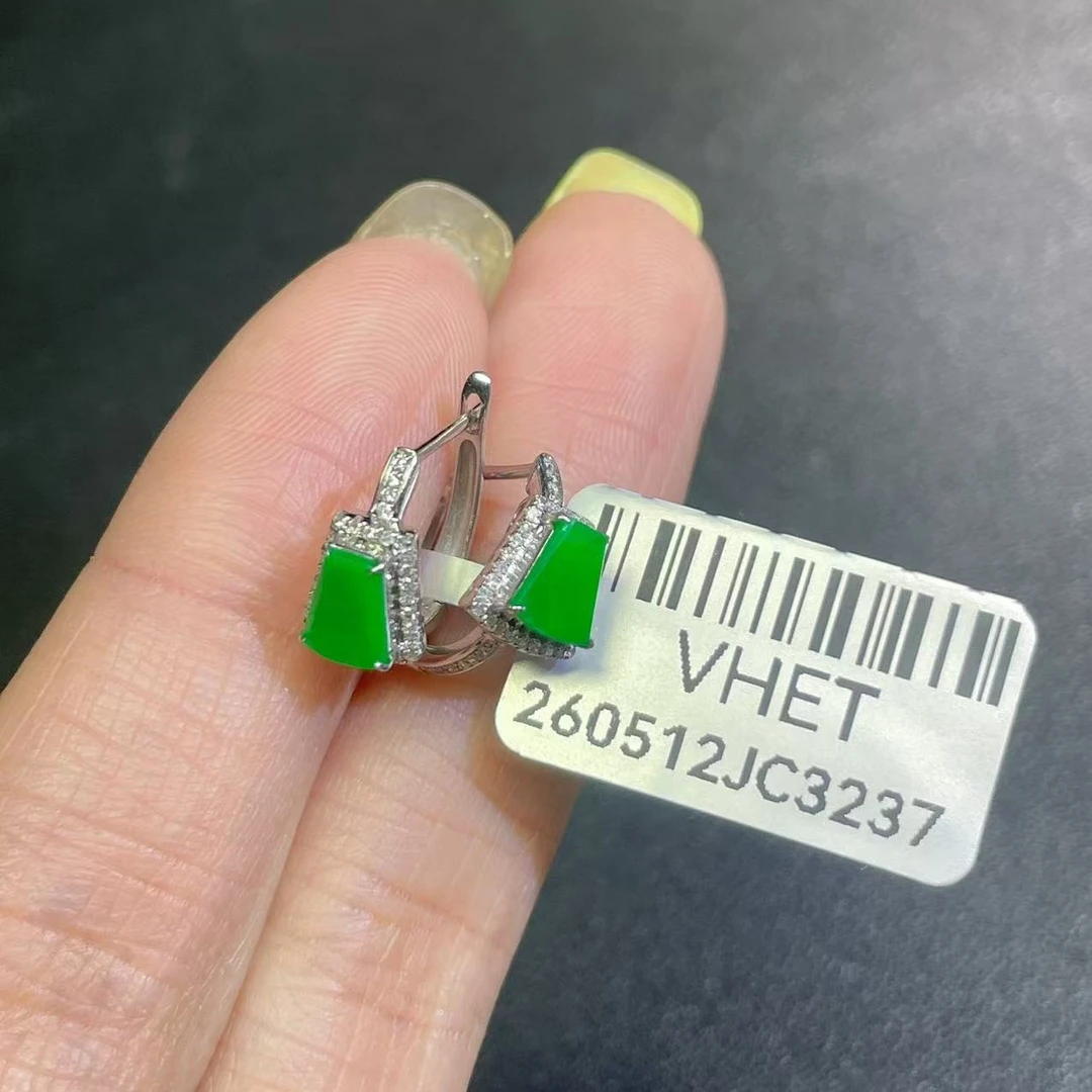 18k金镶嵌缅甸A货翡翠(不含链)