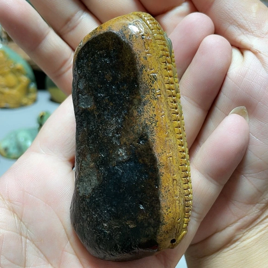 【闪购商品】未镶嵌岫岩河磨玉（透闪石质玉）挂件
