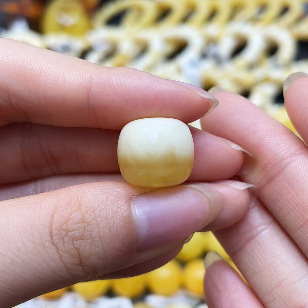 未镶嵌蜜蜡裸石老型14.8✖️13.3mm矿灰