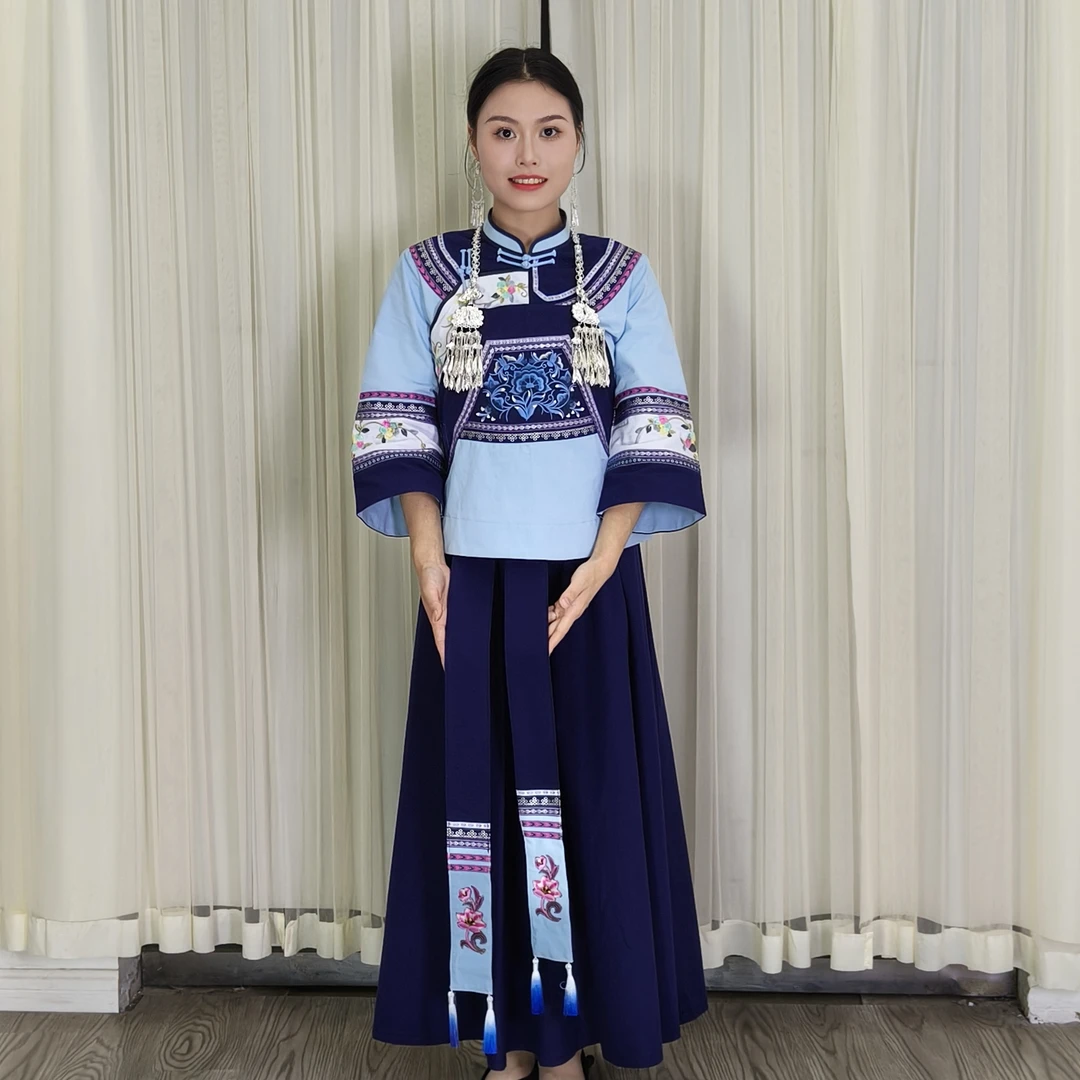 2025年新款壮族布依族浅蓝色刺绣裙子套装