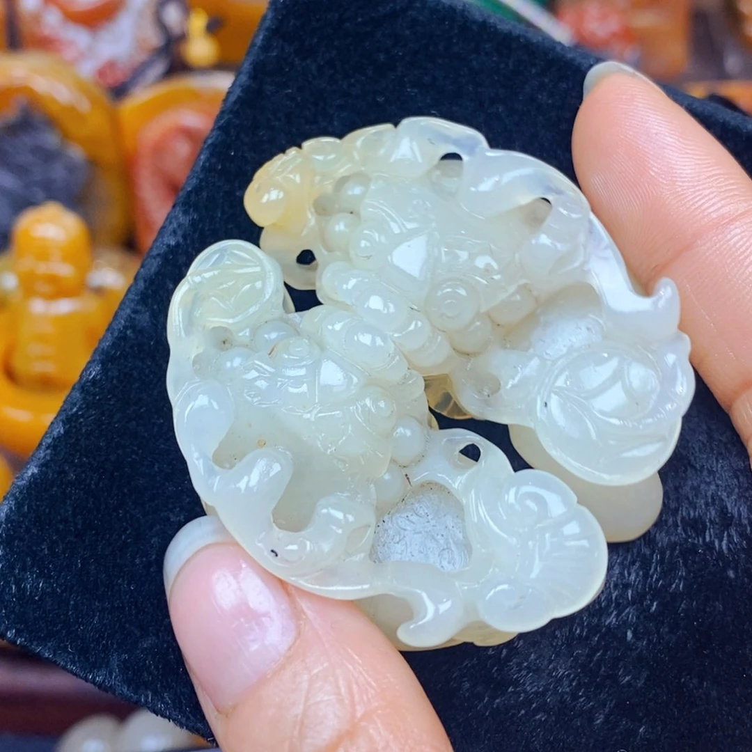 未镶嵌石英质玉（黄龙玉）颈饰