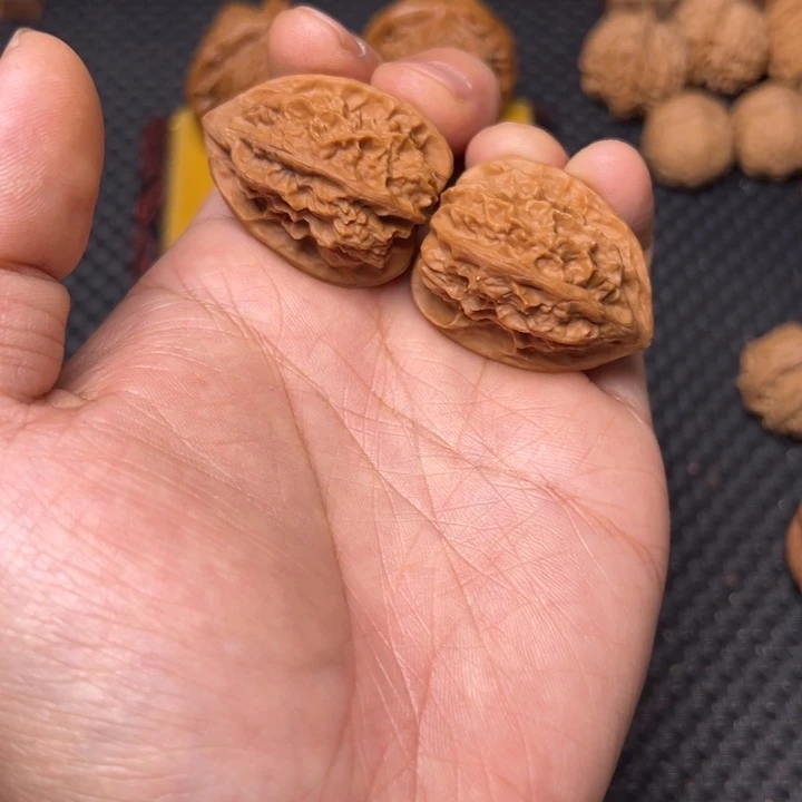 吊坠文玩核桃龙骨鸡心