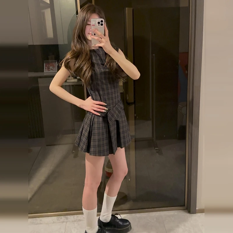 格子无袖背心连衣裙女夏季2025新款小个子学院风法式气质百褶短裙