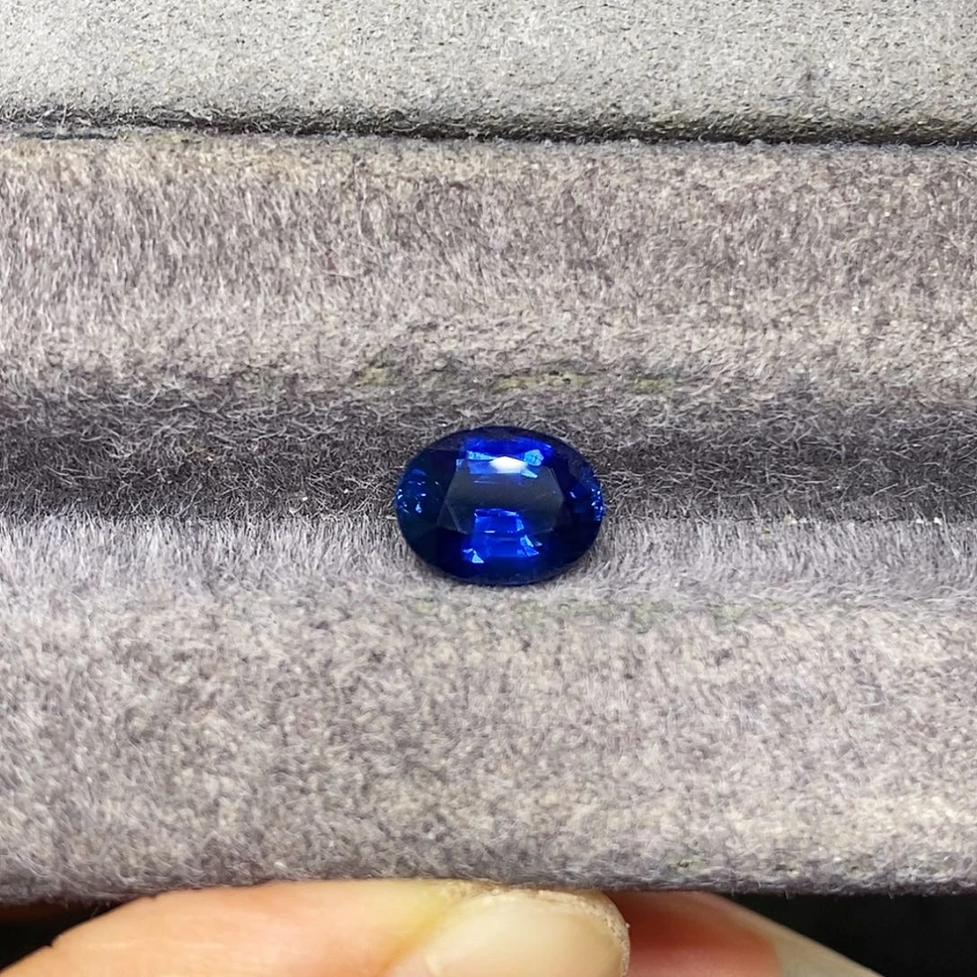 蓝宝石裸石2.48克拉天然全净玻璃体满火彩皇家蓝蓝宝石