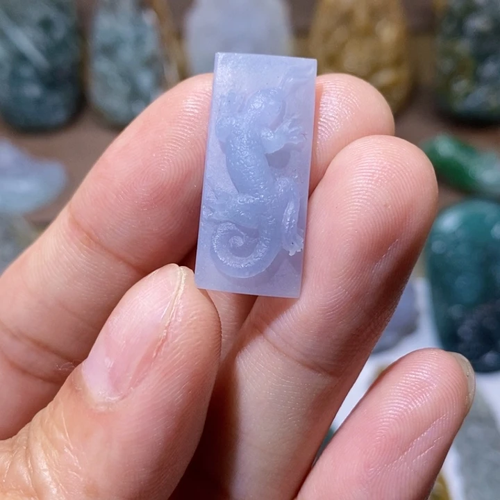 定制翡翠未镶嵌蜥蜴