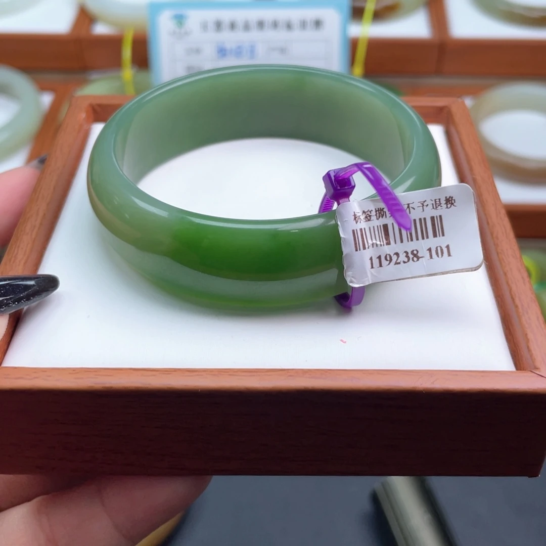 【闪购商品】未镶嵌手镯和田玉60
