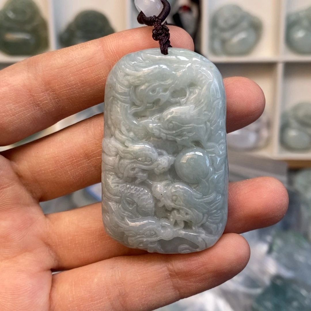 翡翠颈饰未镶嵌九龙