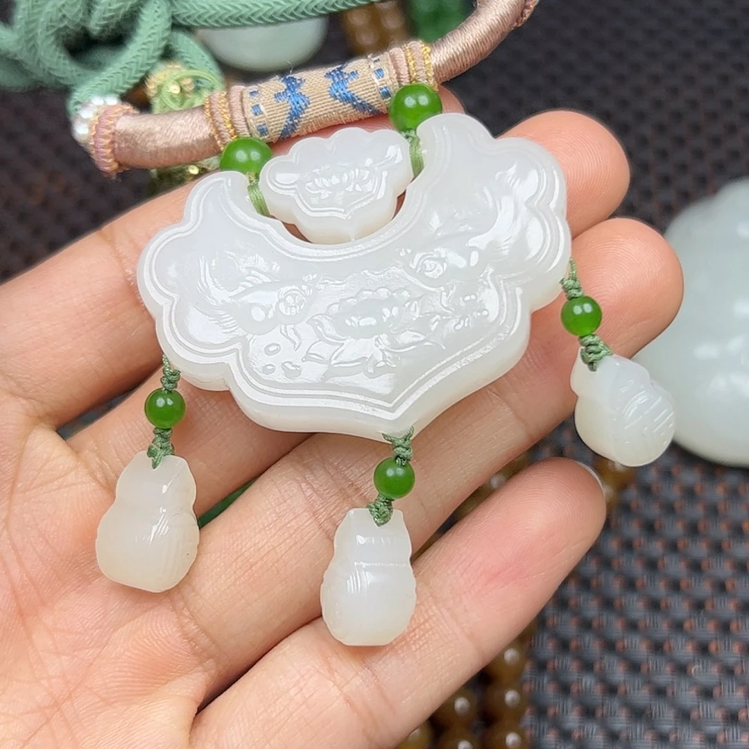 和田玉未镶嵌挂件