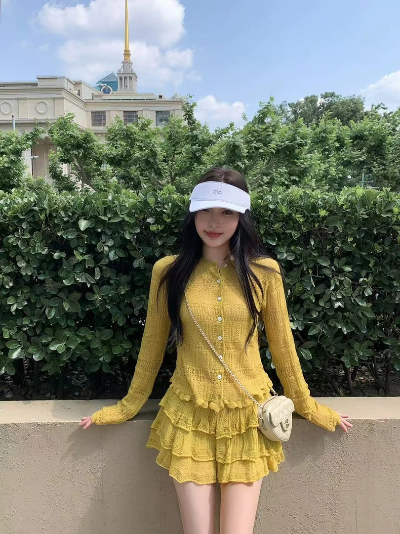 早秋新款温柔设计感修身针织上衣套装女辣妹风气质蕾丝短裙两件套