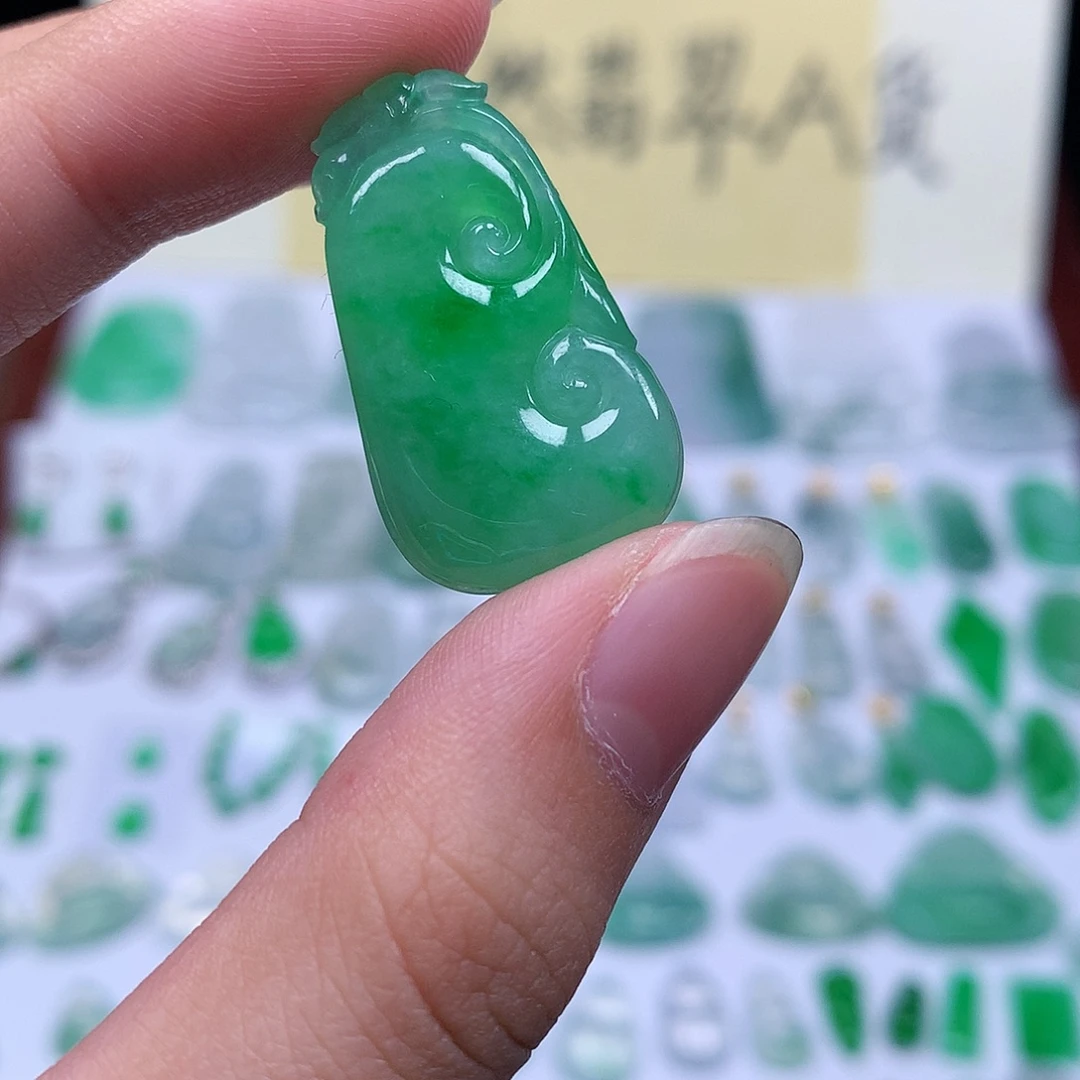 翡翠散珠缅甸天然A货翡翠阳绿如意