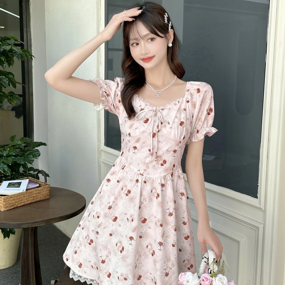 【依诗嫚】小个子甜美碎花少女感方领蕾丝花边显瘦连衣裙女夏季新款