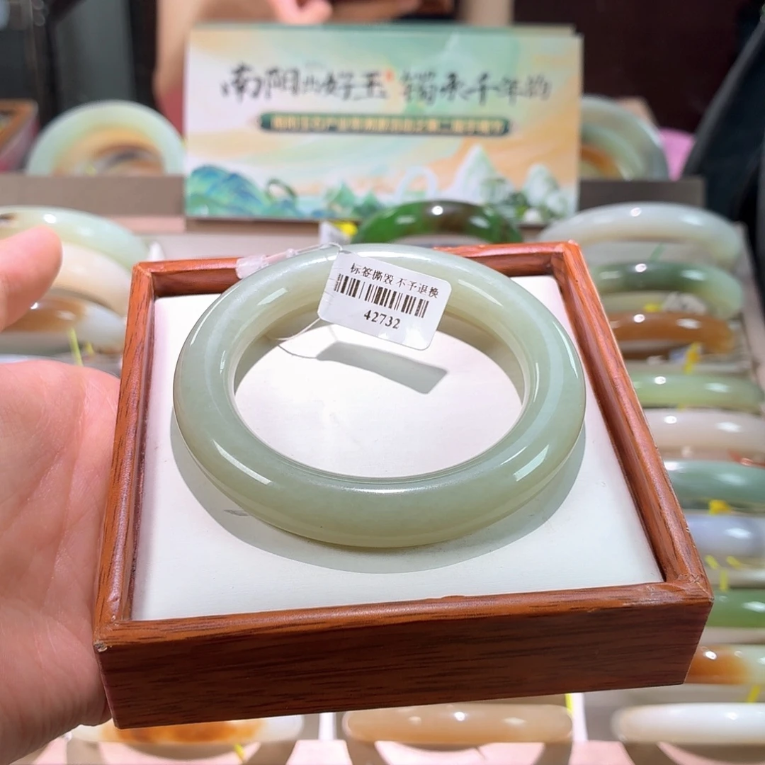 *****和田玉手镯未镶嵌56/57