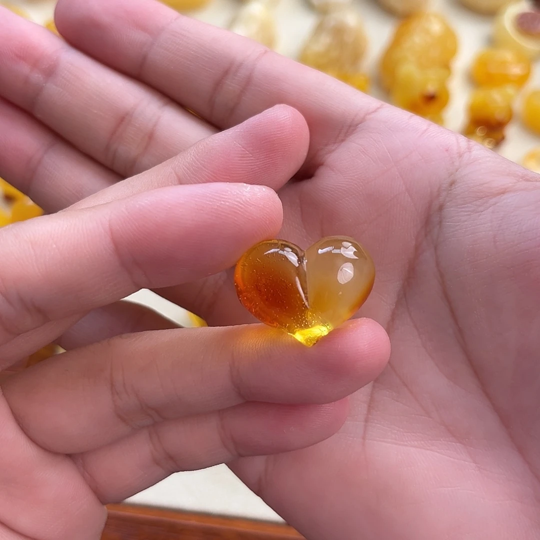 未镶嵌琥珀珠宝奇石