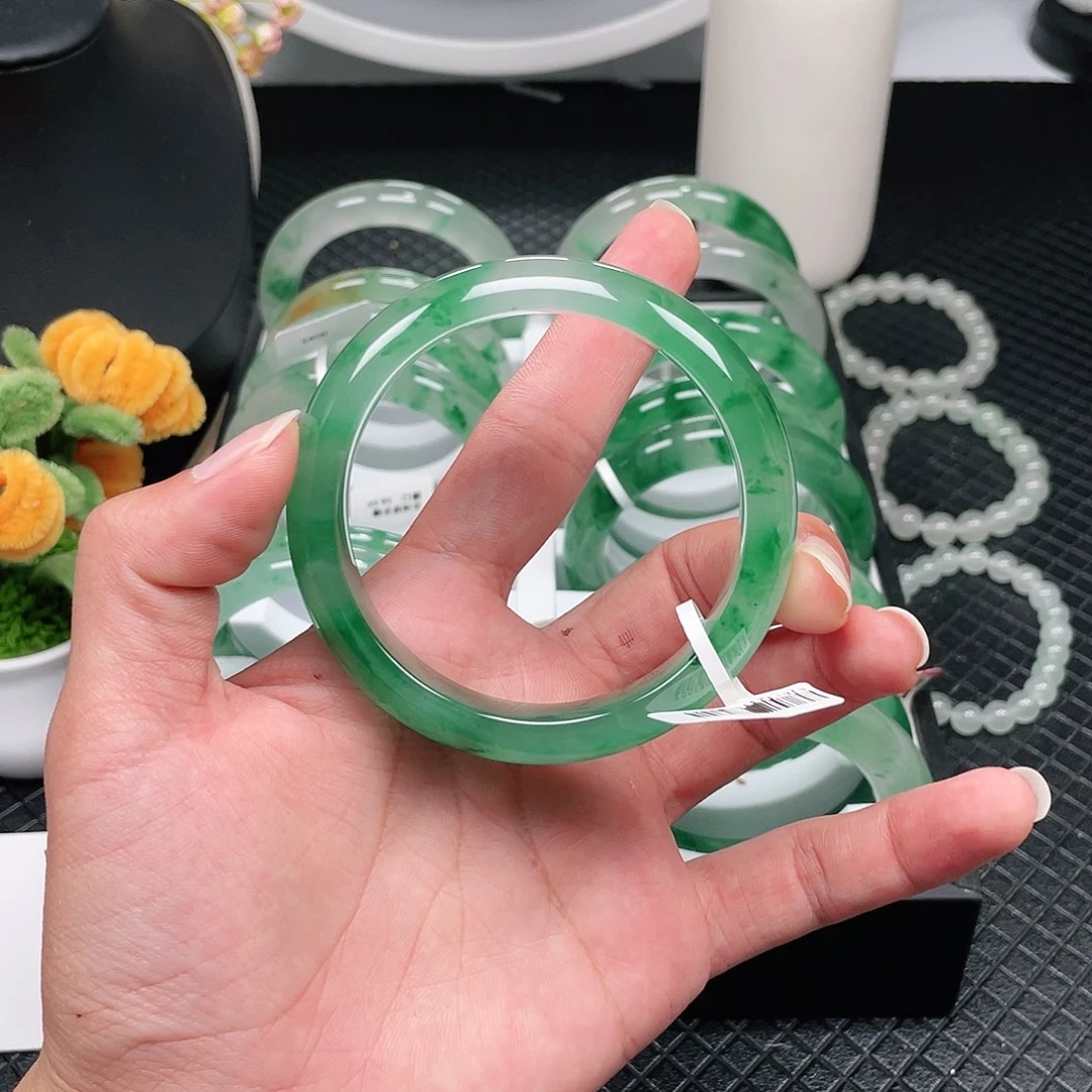 未镶嵌手镯石英质玉