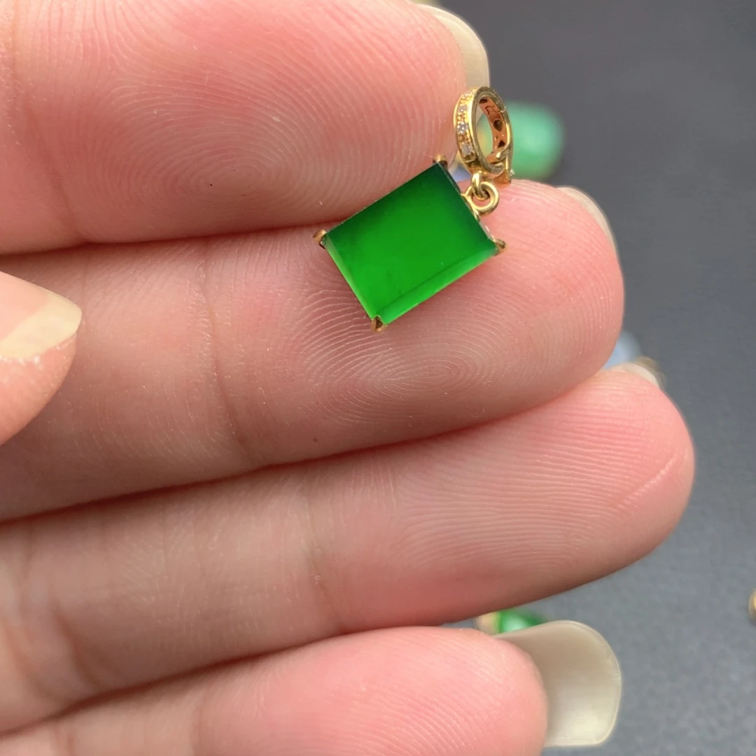 【闪购商品】翡翠18K金镶嵌颈饰翡翠