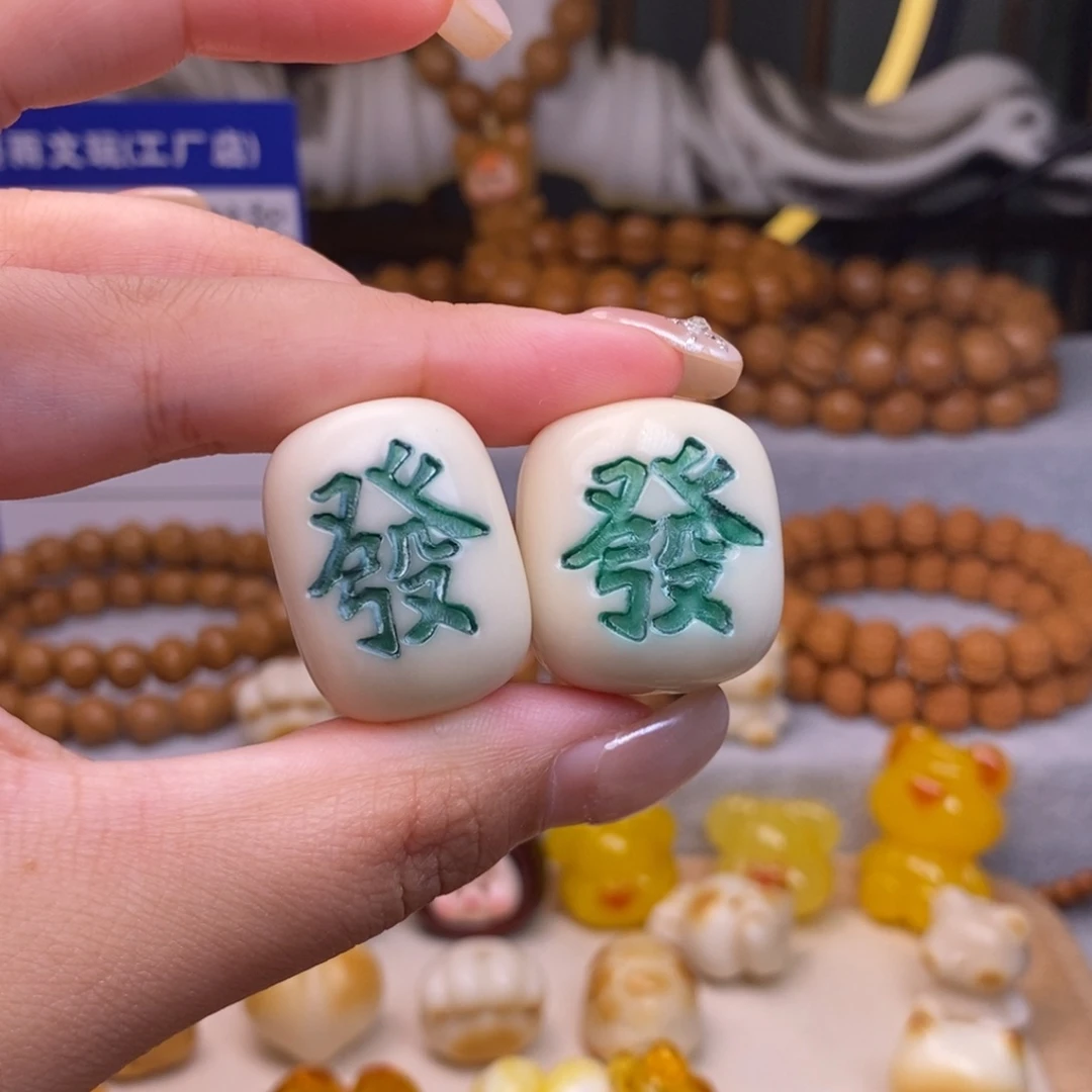 神***奇非金属皮质配饰两个
