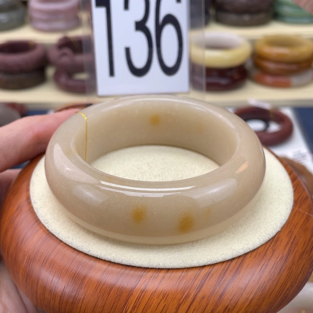 【闪购商品】石英质玉手镯未镶嵌