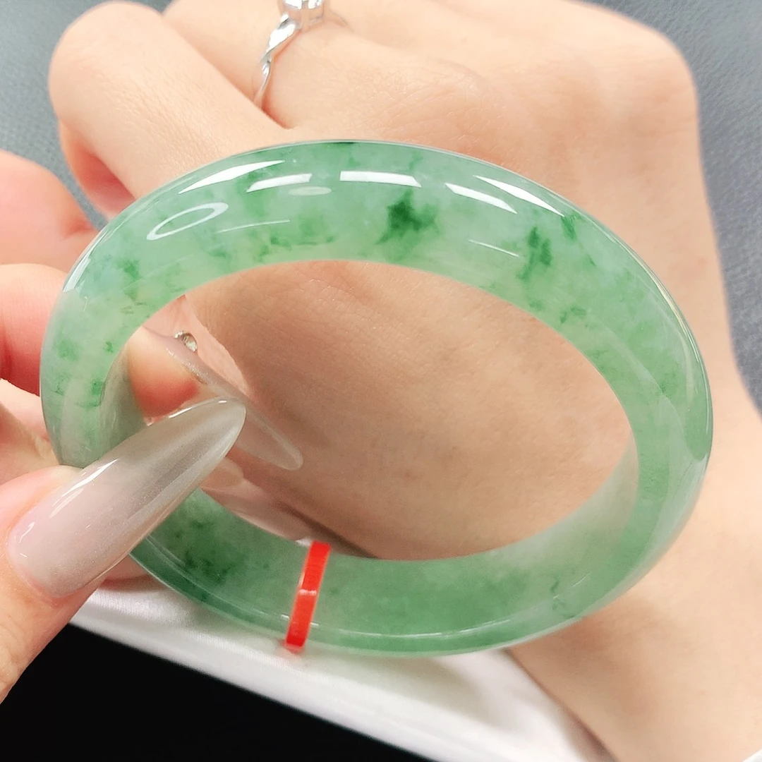 翡翠手镯未镶嵌58圈