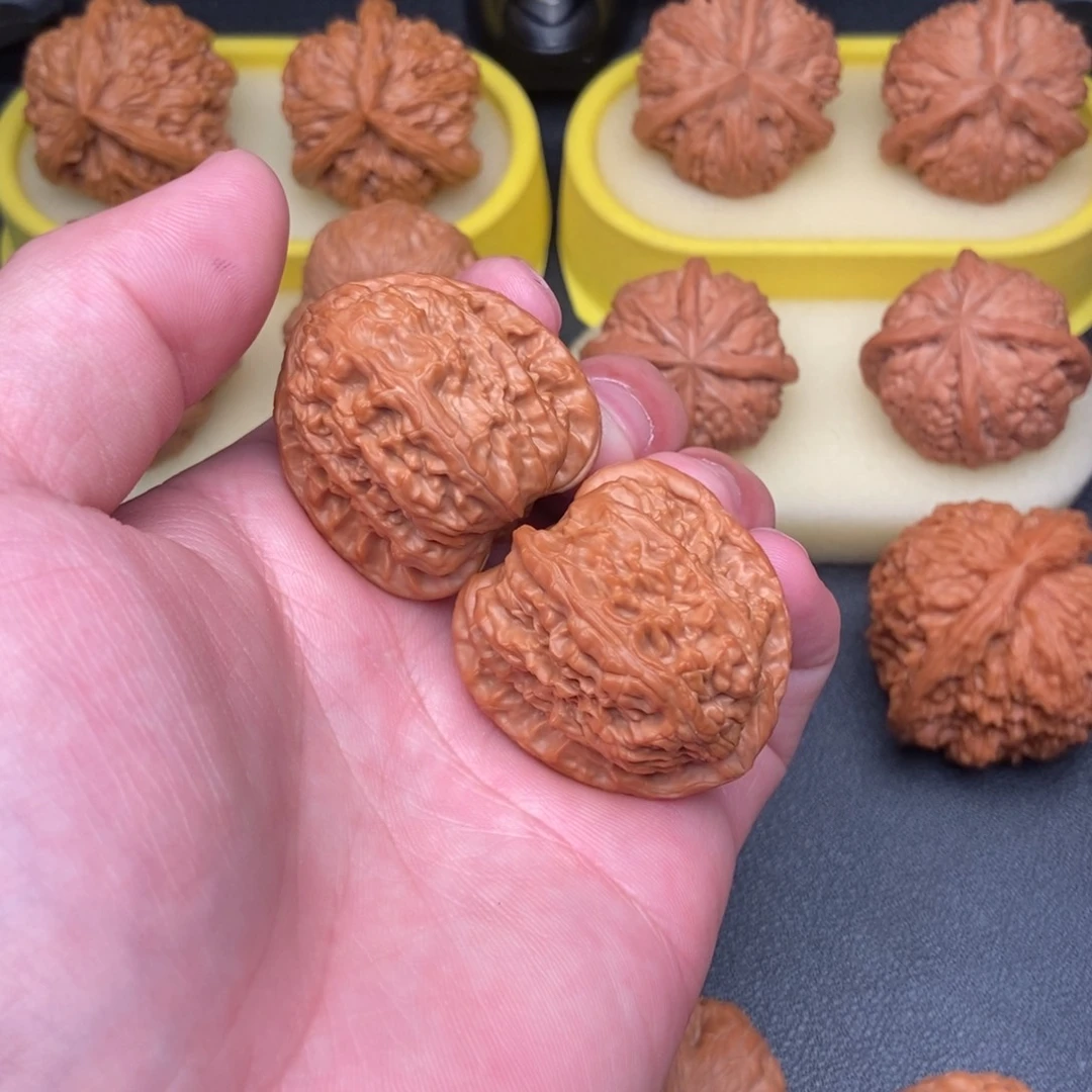 *****文玩核桃把件三角白35