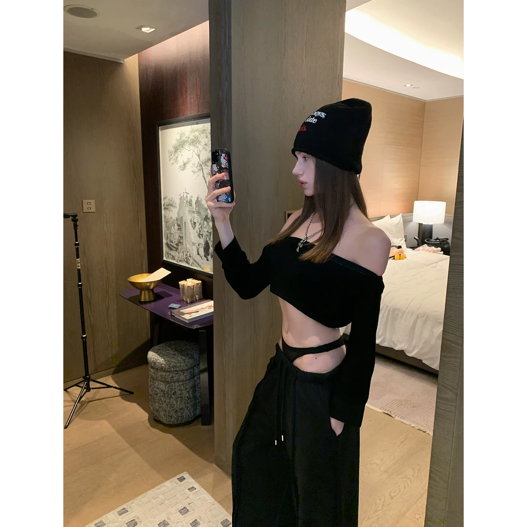 莫欣欣-黑色短款毛织上衣250368