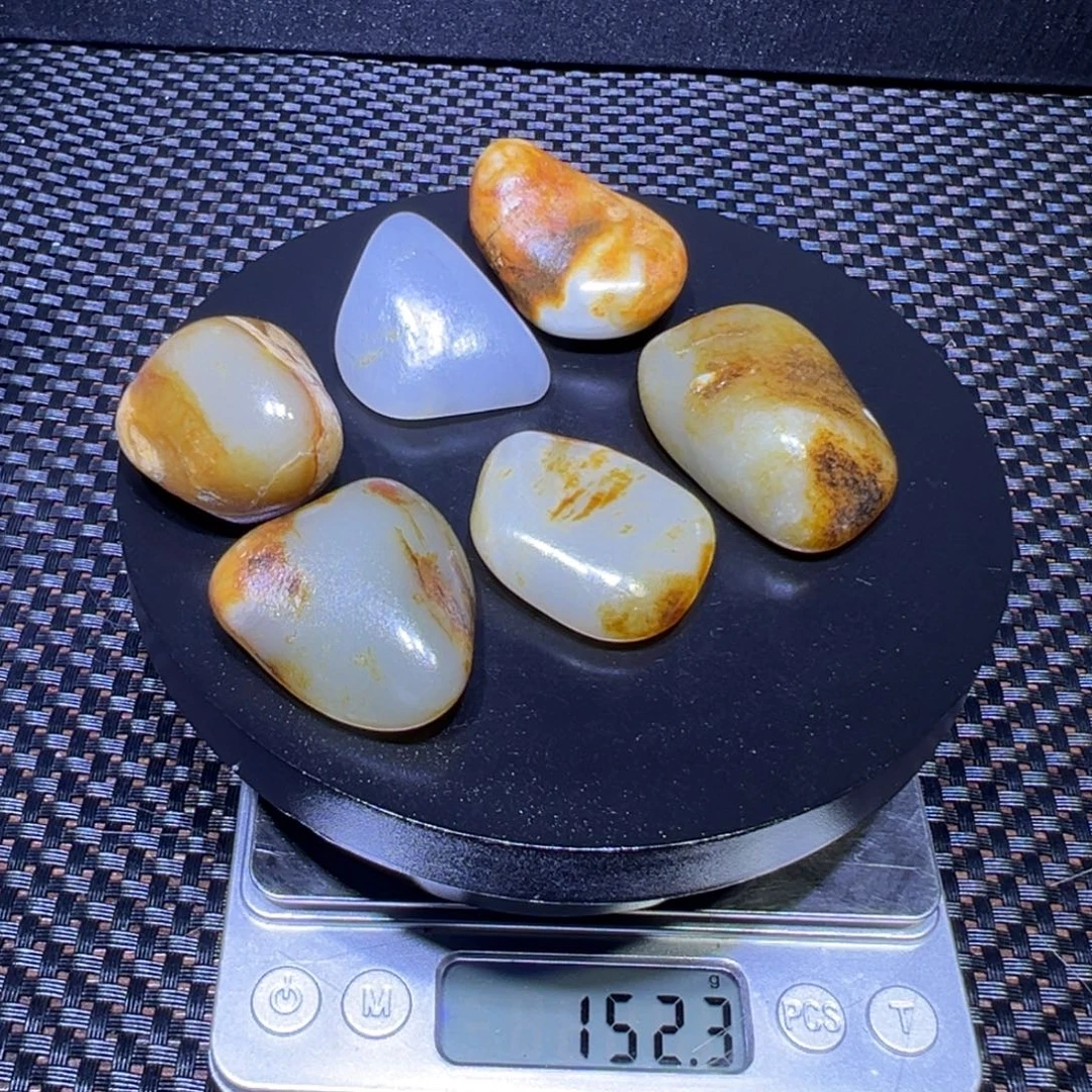 吊坠(不含链)未镶嵌和田玉（子料）152